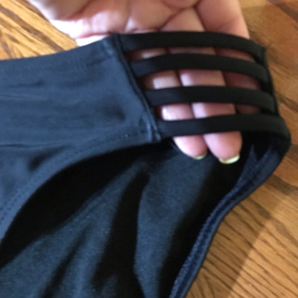 Bikini - Picture 10 of 11